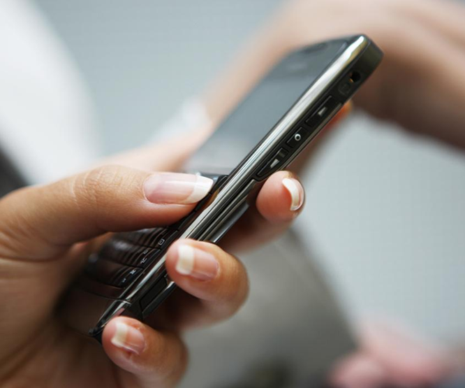 O üniversitede sınavlarda cep telefonu yasaklandı