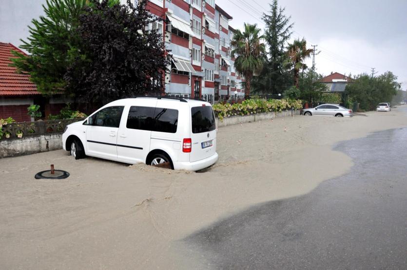 Sağanak yağmur sel oldu, Bartını denize sürükledi
