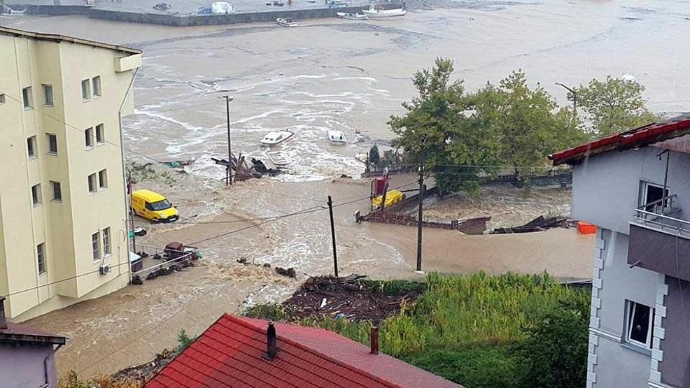 Sağanak yağmur sel oldu, Bartını denize sürükledi