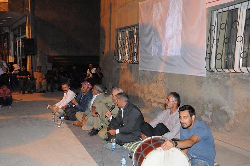 İlçeye dönüştürülecek kentin sakinleri Hakkari il kalsın nöbetine başladı