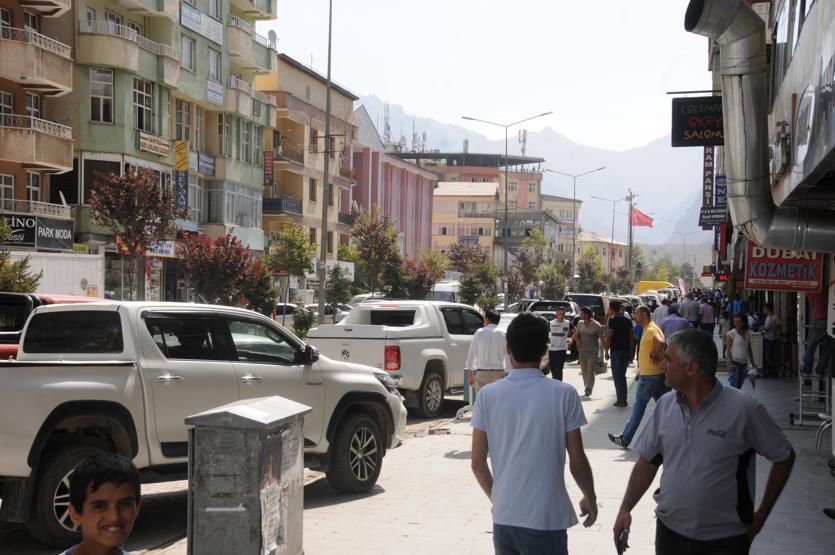 TBMMnin kararıyla Hakkari sevince, Yüksekova yasa boğuldu