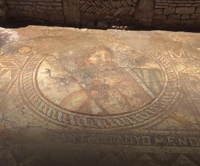 Adanada Poseidon tasvirli mozaik bulundu