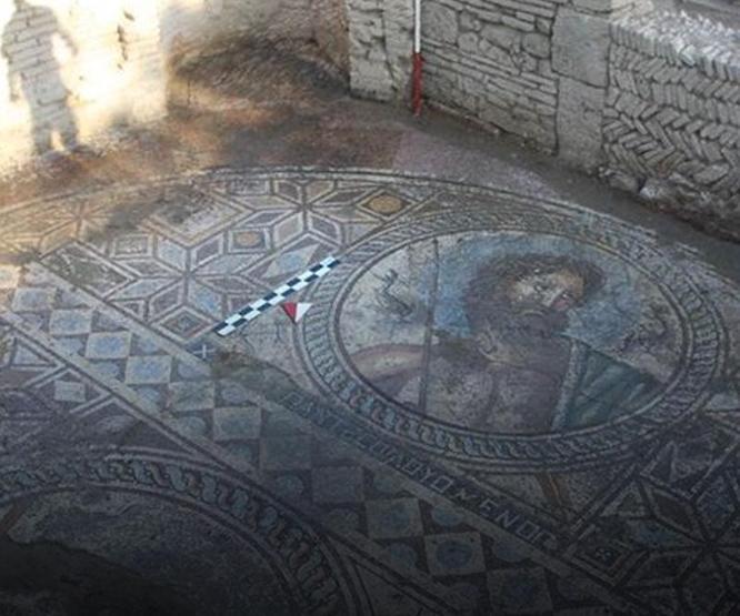 Adanada Poseidon tasvirli mozaik bulundu