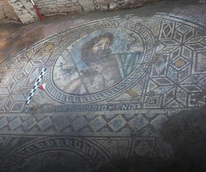 Adanada Poseidon tasvirli mozaik bulundu