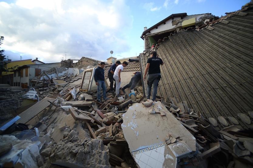 İtalyadaki depremden ilk kareler