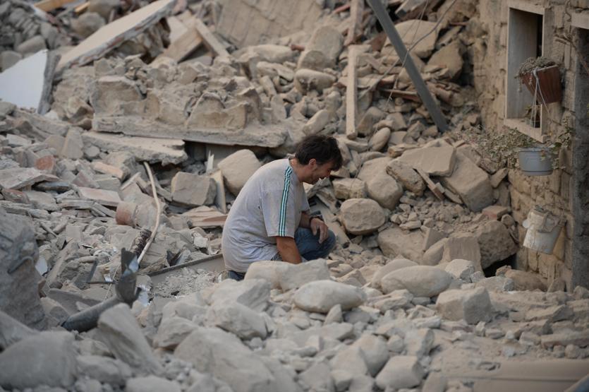 İtalyadaki depremden ilk kareler