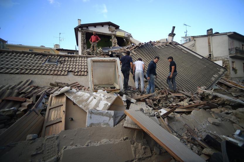 İtalyadaki depremden ilk kareler