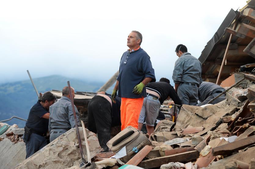 İtalyadaki depremden ilk kareler
