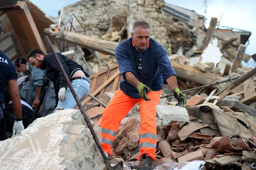 İtalyadaki depremden ilk kareler