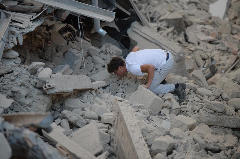 İtalyadaki depremden ilk kareler