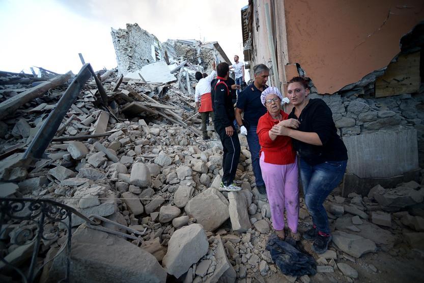İtalyadaki depremden ilk kareler