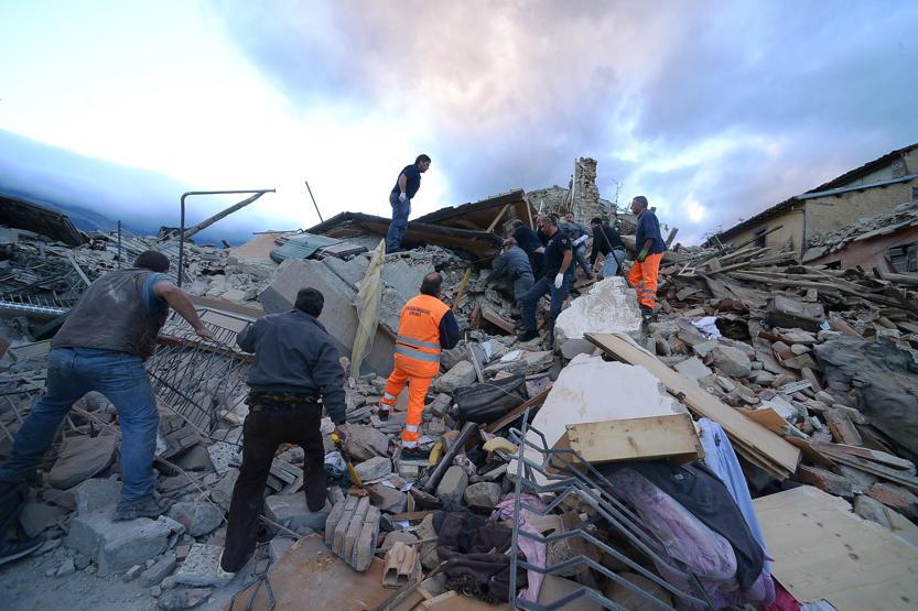 İtalyadaki depremden ilk kareler