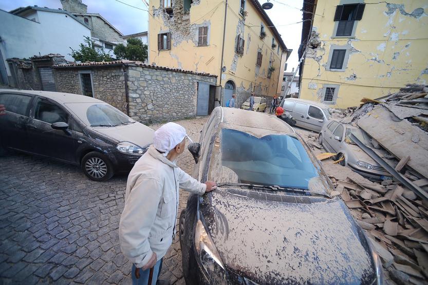 İtalyadaki depremden ilk kareler