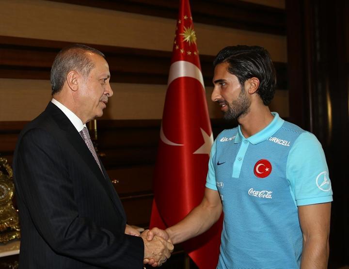 Cumhurbaşkanı Erdoğan A Milli Takımı kabul etti