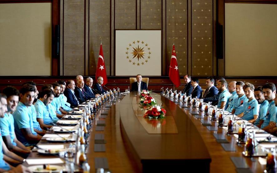 Cumhurbaşkanı Erdoğan A Milli Takımı kabul etti