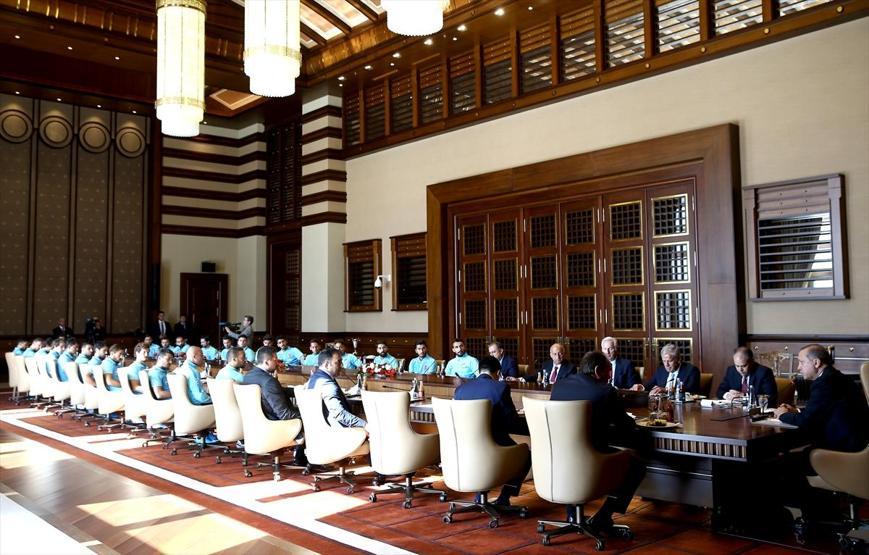 Cumhurbaşkanı Erdoğan A Milli Takımı kabul etti