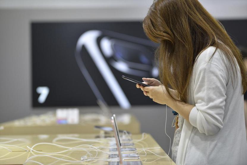 iPhone 7 için sabahladılar