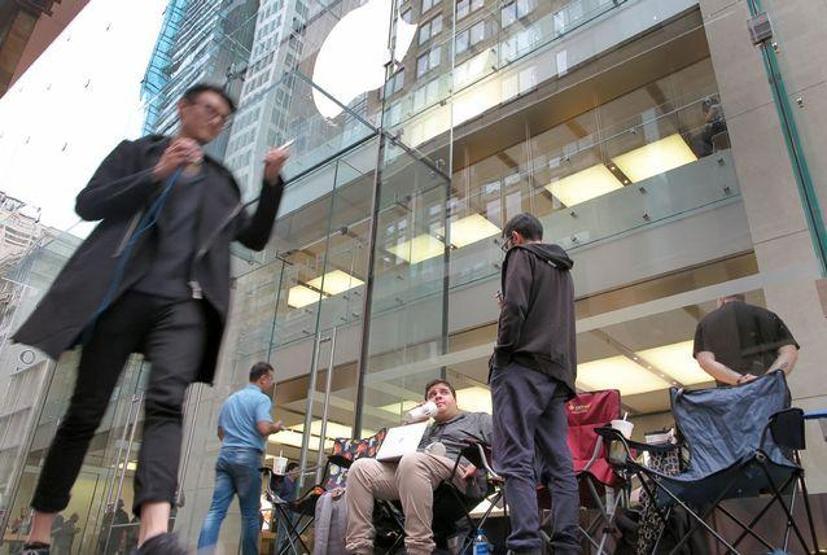 iPhone 7 için sabahladılar