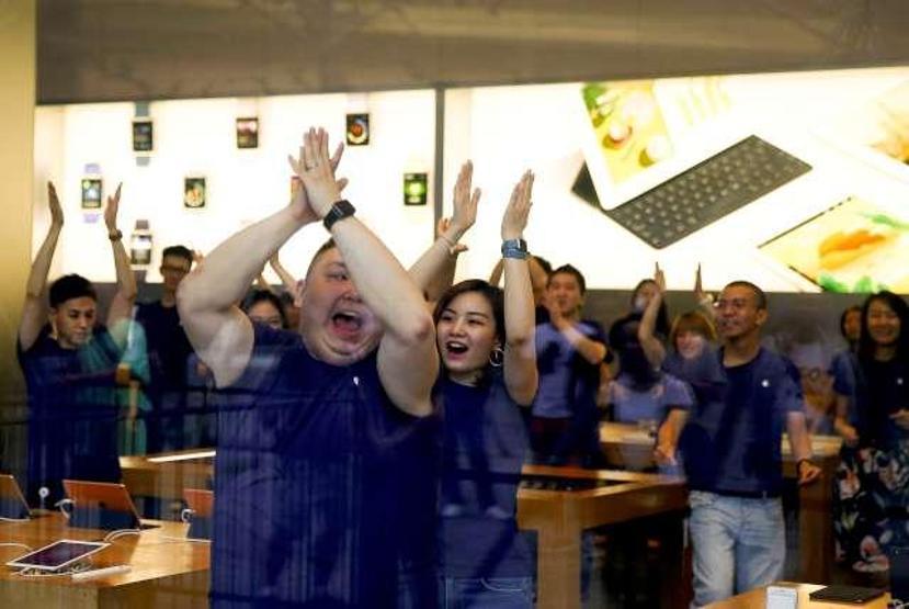 iPhone 7 için sabahladılar