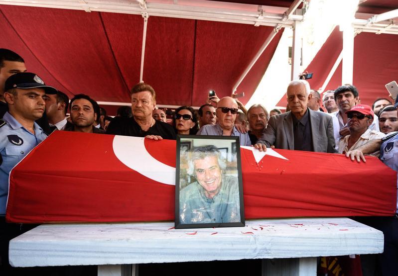 Tarık Akana son veda