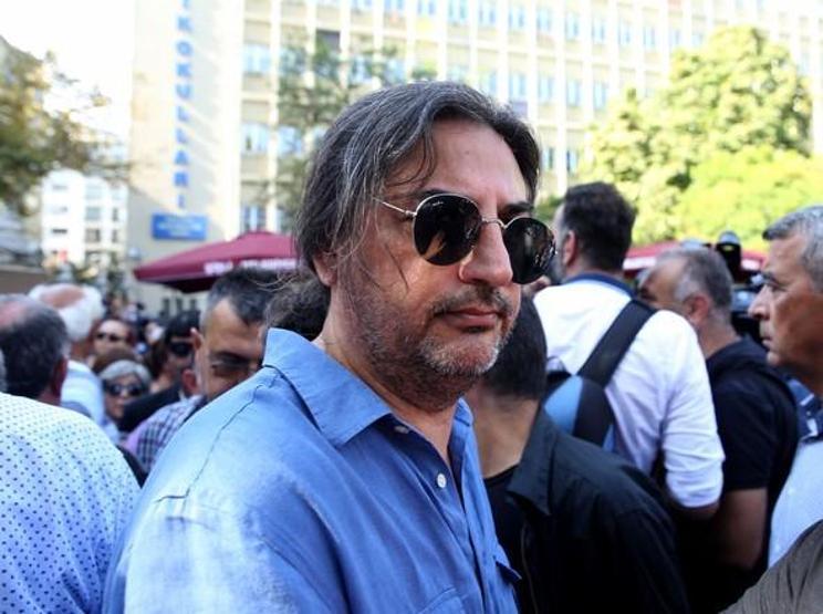Tarık Akanın cenaze törenine binlerce kişi katıldı