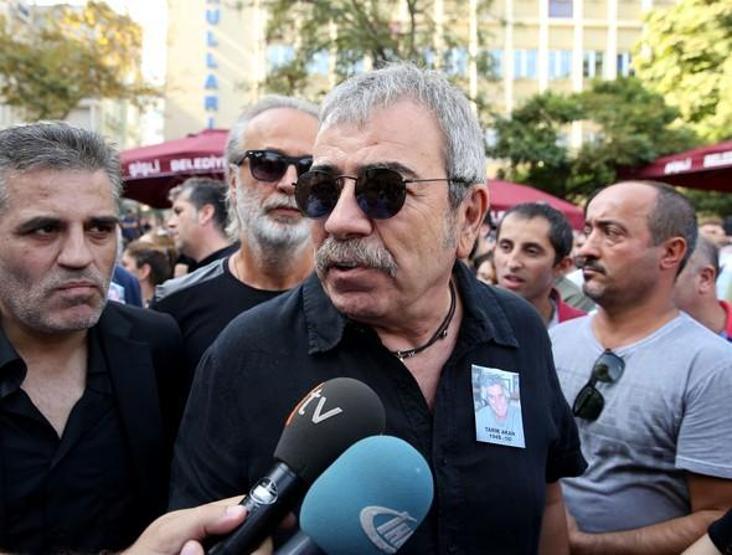 Tarık Akanın cenaze törenine binlerce kişi katıldı
