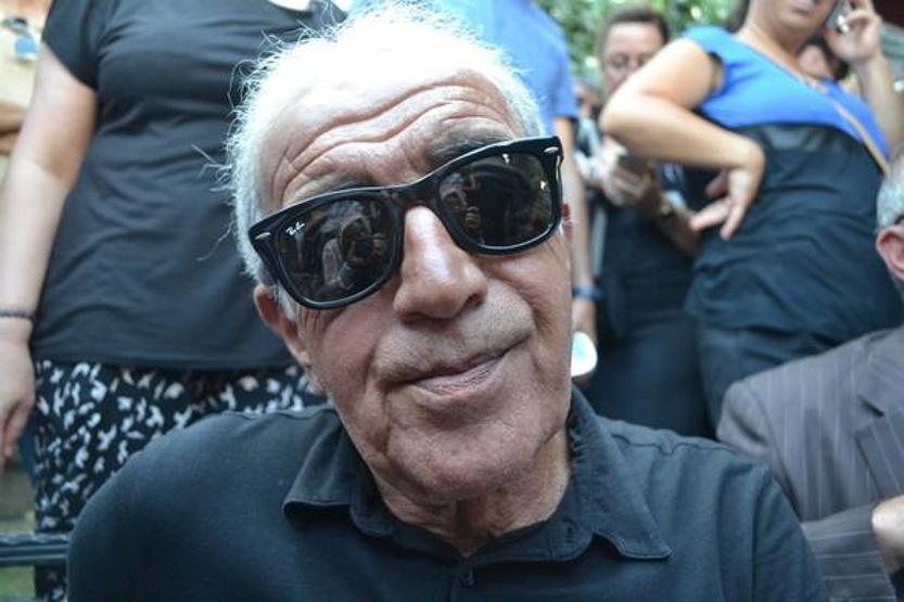 Tarık Akanın cenaze törenine binlerce kişi katıldı