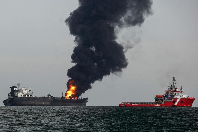 Dev tanker alev alev yanıyor