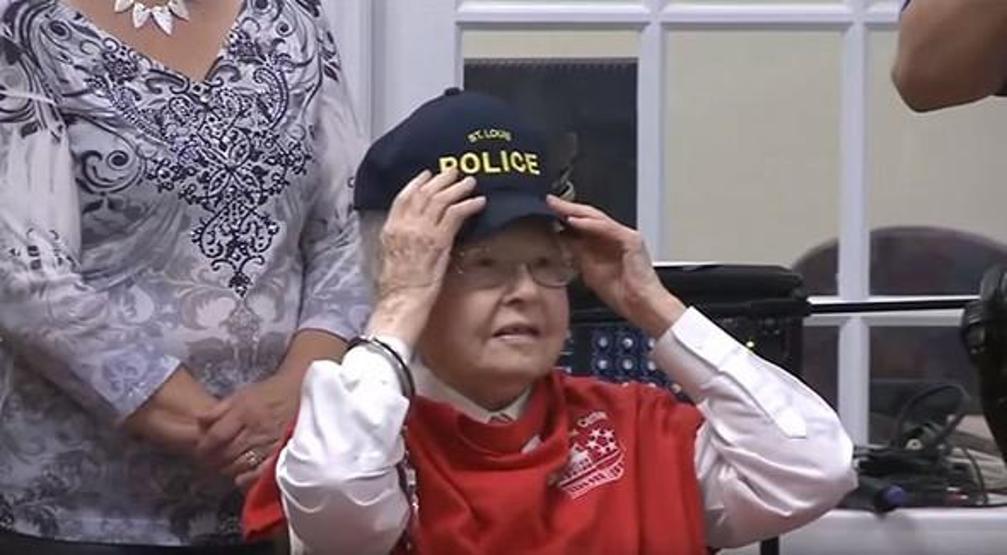 102 yaşındaki kadının kelepçe hayali gerçek oldu