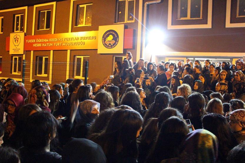 Kız yurdunda kız kaçırma protestosu