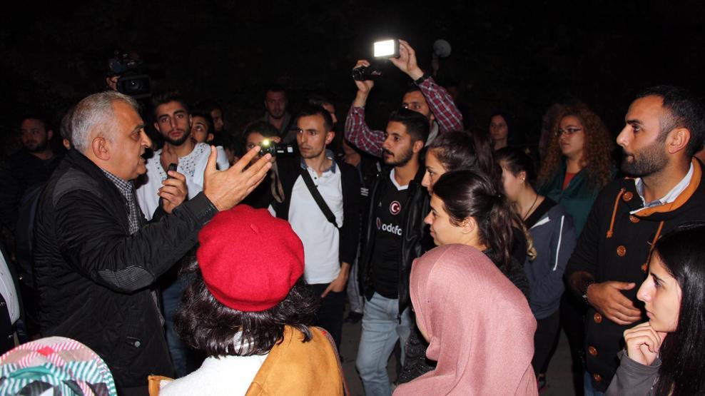 Kız yurdunda kız kaçırma protestosu