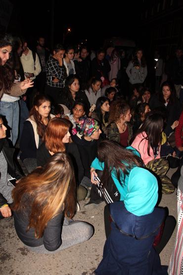 Kız yurdunda kız kaçırma protestosu
