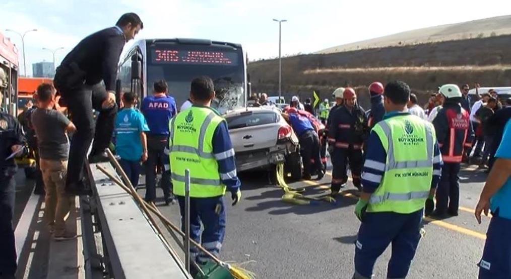 Sefaköyde metrobüs kazası