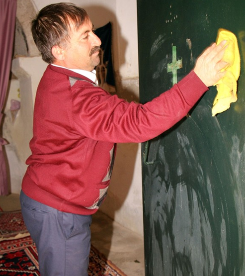 Tarihi kilise imama emanet