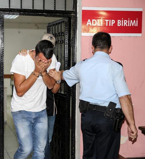 Polisi alarma geçiren çarşaflı erkek aşık çıktı