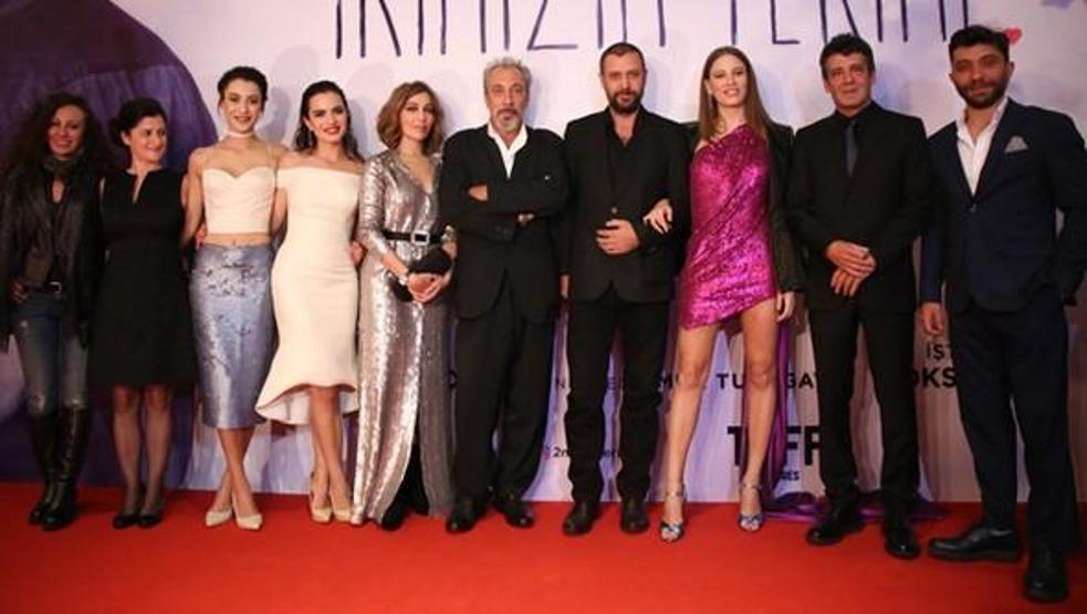 İkimizin Yerine galasından kareler