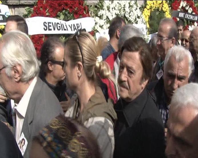 Arif Sağın eşi Yıldız Sağ son yolculuğuna uğurlandı