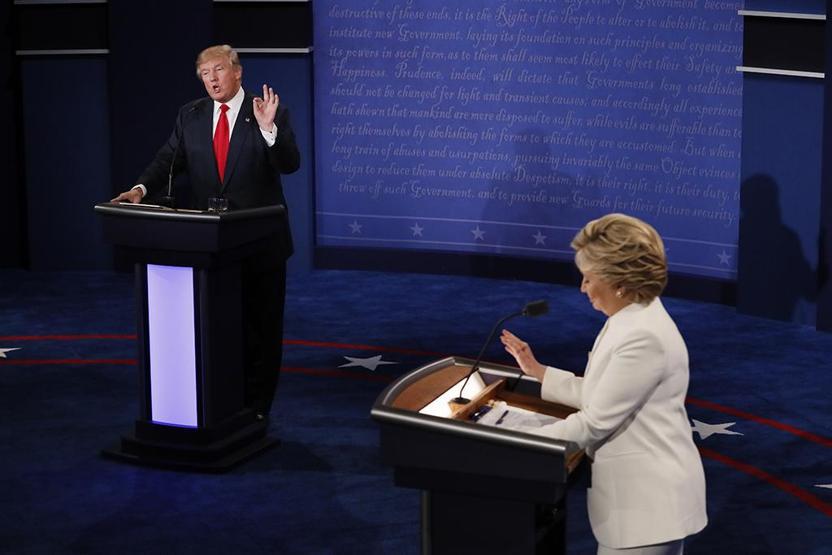 Hillary Clintonun kıyafetindeki sessiz mesaj neydi