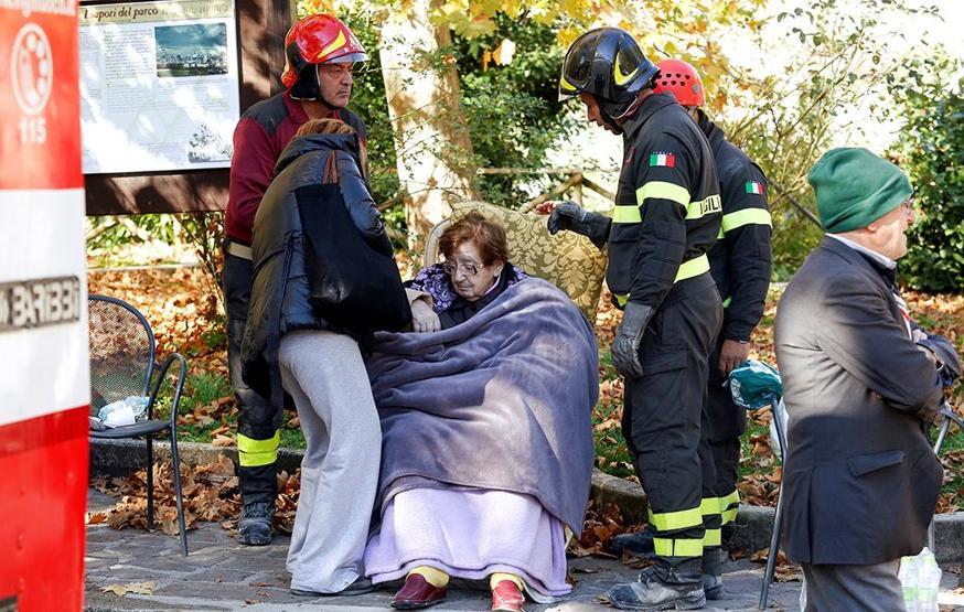 İtalyadaki 6.6lık depremden ilk fotoğraflar
