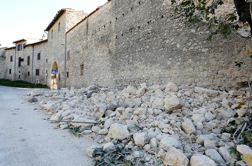 İtalyadaki 6.6lık depremden ilk fotoğraflar