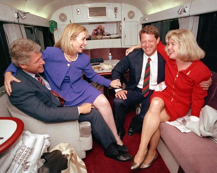 Yıllar rolleri değiştirdi: Bill ve Hillary Clintonun uzun yolculuğu