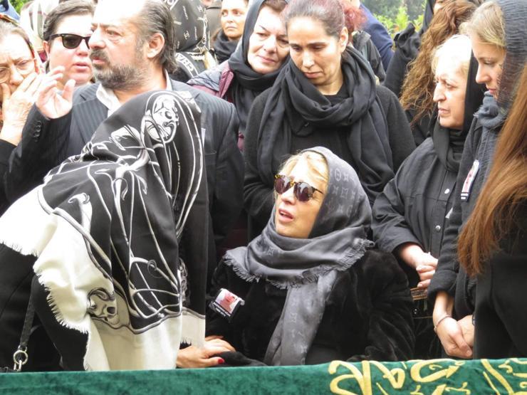 Mehmet Ağarın gelini son yolculuğuna uğurlandı