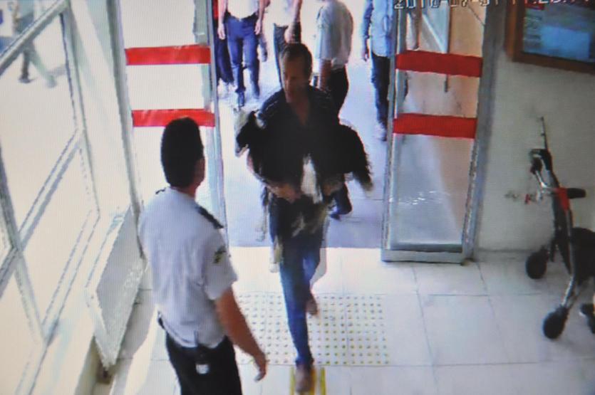 Keçisini acil servise götürdü