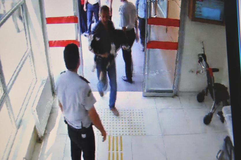 Keçisini acil servise götürdü