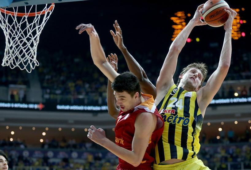 Fenerbahçe - Galatasaray Odeabank maçında ne oldu, kim ne açıkladı