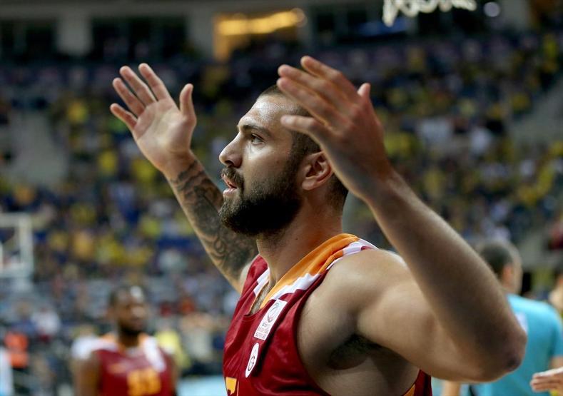 Fenerbahçe - Galatasaray Odeabank maçında ne oldu, kim ne açıkladı