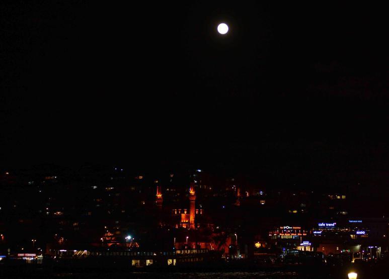 Süper Ay İstanbulda böyle görüntülendi