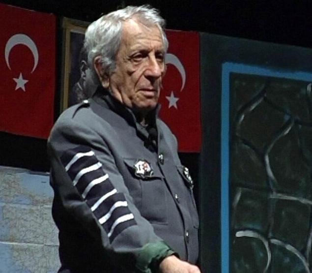 12 maddeyle tiyatro üstadı Nejat Uygur