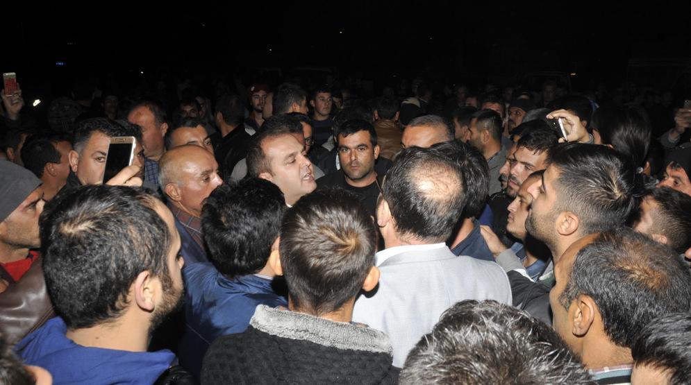 Antalyada çiftçiler hal kapılarını kapatıp eylem yaptı