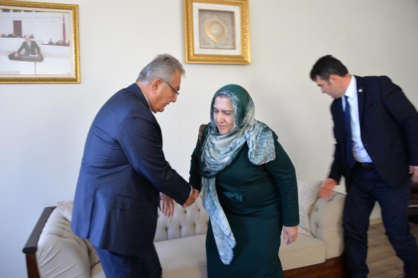 Deniz Baykal, Ahmet Türkün eşi Mülkiye Türkü ziyaret etti